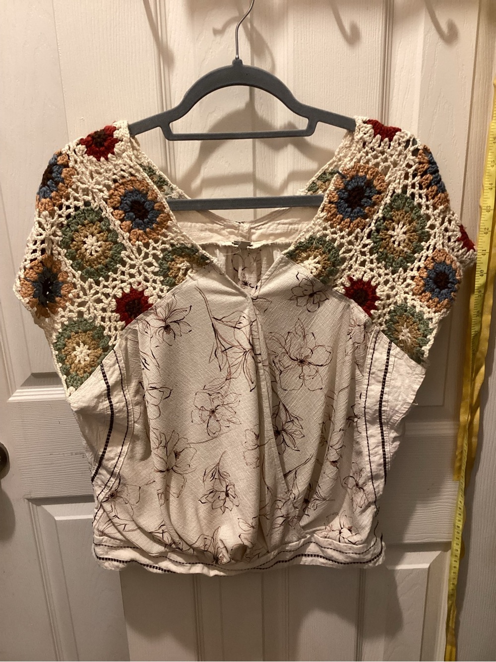 gimmicks by BKE Cream Floral Top with Crochet Cap Sleeves